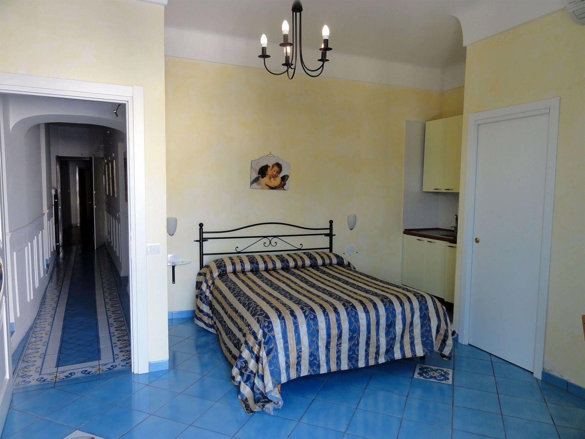 Bed and Breakfast Dimora Carlo III Виетри Экстерьер фото